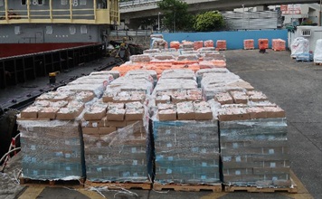 Hong Kong Customs yesterday (May 7) detected a suspected smuggling case using a barge in the waters off Lung Kwu Chau. About 144 tonnes of suspected smuggled frozen meat with an estimated market value of about $5 million were seized.