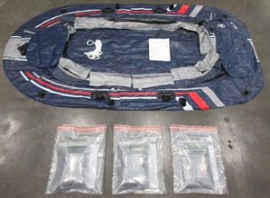 Hong Kong Customs yesterday (May 14) seized about 4.5 kilograms of suspected cocaine with an estimated market value of about $5 million at Hong Kong International Airport. Photo shows the suspected cocaine seized and the deflated rubber boat used to conceal the dangerous drugs.