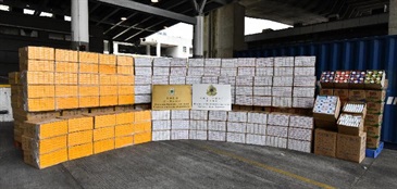 Hong Kong Customs has so far this year seized over 66 million suspected illicit cigarettes, a figure that already exceeds the annual seizure amounts for each of the last four years. In the latest three cases on May 16 and yesterday (May 18), a total of about 2.36 million suspected illicit cigarettes and about 30 000 suspected illicit heat-not-burn products were seized at the Air Mail Centre of Hong Kong International Airport, the Kwai Chung Customhouse Cargo Examination Compound and the River Trade Terminal, with an estimated market value of about $6.6 million and a duty potential of about $4.5 million. Photo shows suspected illicit cigarettes seized at the Kwai Chung Customhouse Cargo Examination Compound.