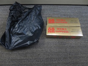 Hong Kong Customs mounted a territory-wide anti-illicit cigarette operation codenamed "Eagle" from May 1 to yesterday (May 28) to combat illicit cigarette activities on all fronts, including cross-boundary smuggling, storage and distribution as well as peddling, through a multi-pronged enforcement approach. During the operation, Customs detected a total of 94 cases and seized about 3.5 million suspected illicit cigarettes and about 1 million suspected illicit heat-not-burn (HNB) products with an estimated market value of about $12 million and a duty potential of about $8.5 million. Photo shows some of the suspected illicit cigarettes seized in one of the peddling cases.