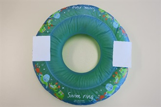 Hong Kong Customs today (June 15) announced results of its spot checks on swimming aids and aquatic toy products in the past month. Two models of children's swimming rings were found bearing no identification markings or bilingual warnings or cautions, in contravention of the Toys and Children's Products Safety Ordinance and its subsidiary legislation, the Toys and Children's Products Safety (Additional Safety Standards or Requirements) Regulation. Photo shows one of the models of children's swimming rings.