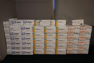 Hong Kong Customs on May 26 seized 32 types of suspected illegally imported controlled medicines, including beauty needles, dermatitis ointment, analgesic patches and eye drops, with a total seizure of about 900 000 pieces and an estimated market value of about $19 million, at the Kwai Chung Customhouse Cargo Examination Compound. Photo shows some of the beauty needles seized.